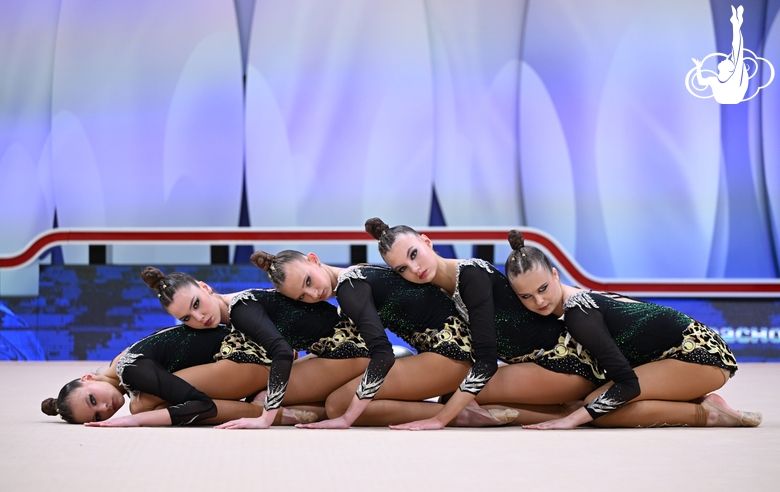 Групповички во время выполнения упражнения на всероссийском турнире «Кубок "Небесная грация"»