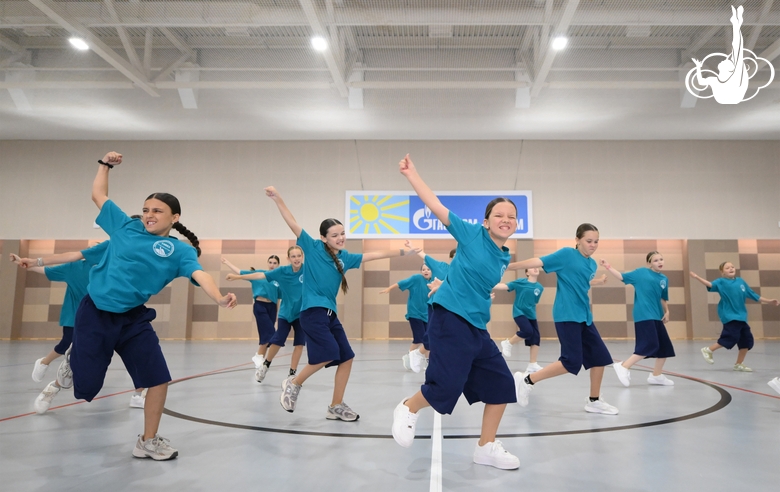 Участники интенсива студии танца Аллы Духовой TODES во время флешмоба