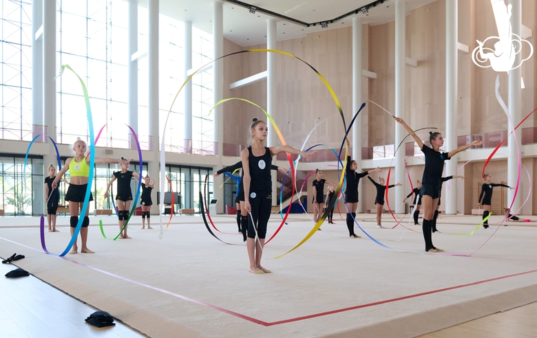 Гимнастки во время восстановительных сборов в Академии