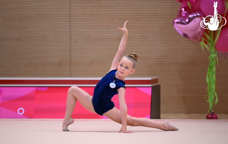 Юная гимнастка на турнире «мАлинка»