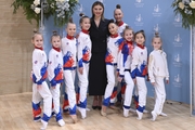 Олимпийская чемпионка Алина Кабаева и участницы турнира для партнеров Международной Ассоциации клубов «Небесная грация»