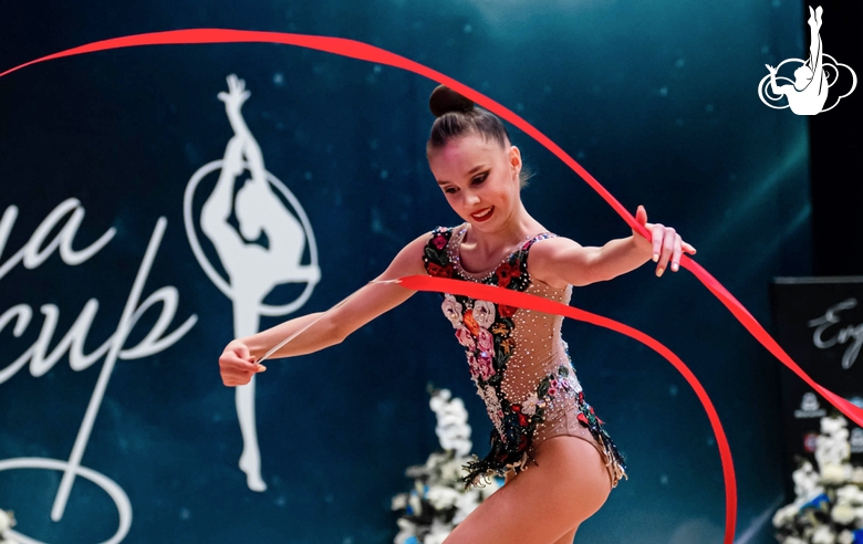 Мария Борисова (Россия) во время упражнения с лентой