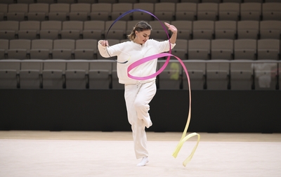 Олимпийская чемпионка Алина Кабаева провела тренировку с воспитанницами Академии перед «Кубком "Небесная грация"» в Катаре