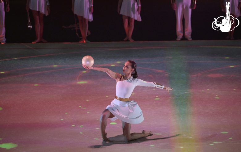 Дина Аверина в номере «Герои спорта»