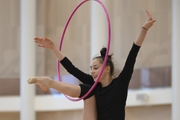 Мария Борисова во время упражнения с обручем