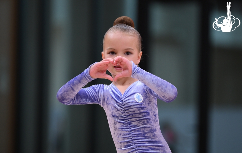Юная гимнастка на турнире «мАлинка»