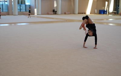 Олимпийская чемпионка Алина Кабаева отмечает вклад Эгле Абруццини в художественную гимнастику