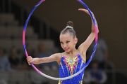 Вероника Малинина во время упражнения с обручем