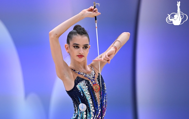 Анна Вакуленко во время выполнения упражнения с лентой на всероссийском турнире «Кубок "Небесная грация"»