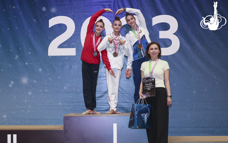 Призеры турнира EVGENIYA CUP среди юниорок на пьедестале