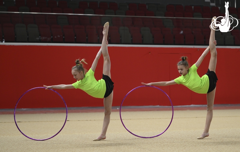 Гимнастки из Белгорода во время тренировки в Академии единоборств