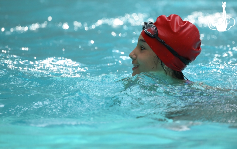 Участница учебно-тренировочных сборов в бассейне Академии
