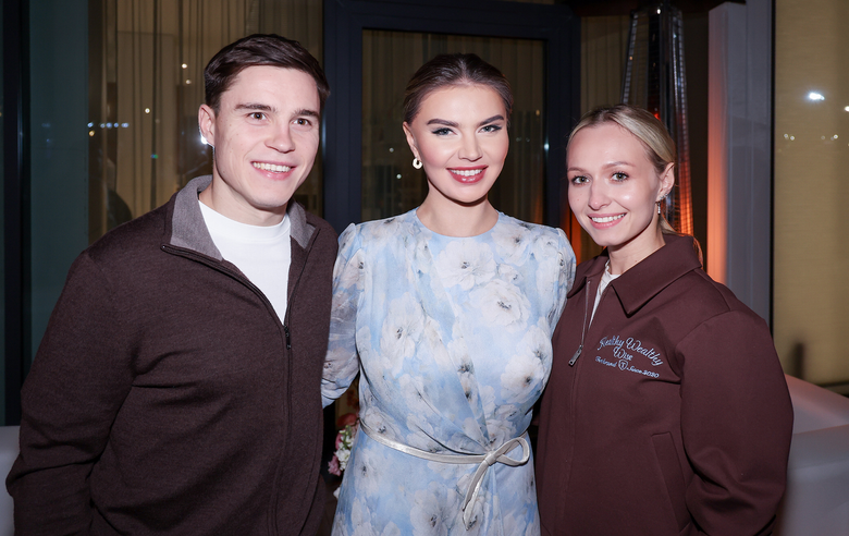 18 апреля 2025 года. Олимпийская чемпионка Алина Кабаева с Никитой и Дарьей Нагорными