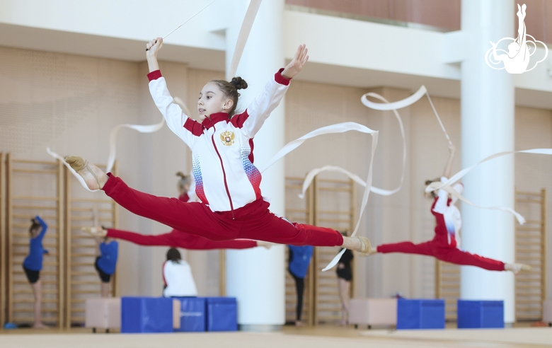 Репетиция номера перед фестивалем «Алина» в Академии