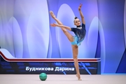 Дарина Будникова во время выполнения упражнения с мячом на всероссийском турнире «Кубок "Небесная грация"»