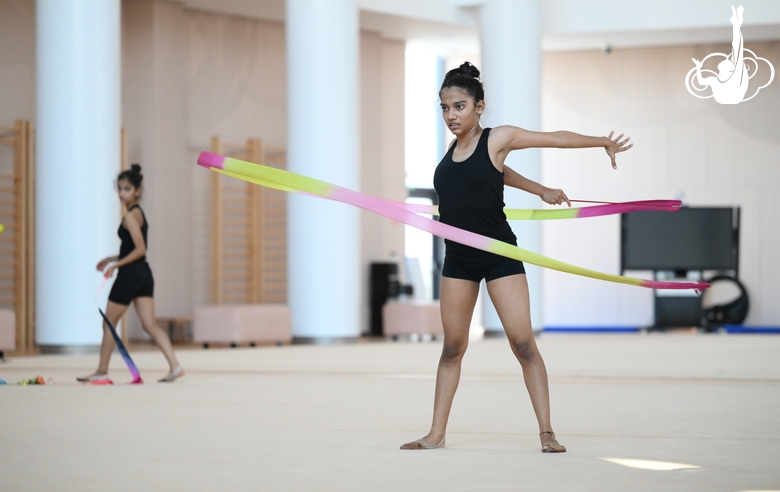 Гимнастка Арья Нитеш Кадам во время тренировки