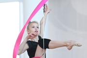 Кристина Войтенко во время упражнения с лентой