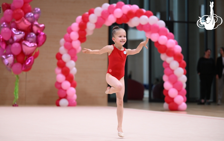 Юная гимнастка на турнире «мАлинка»