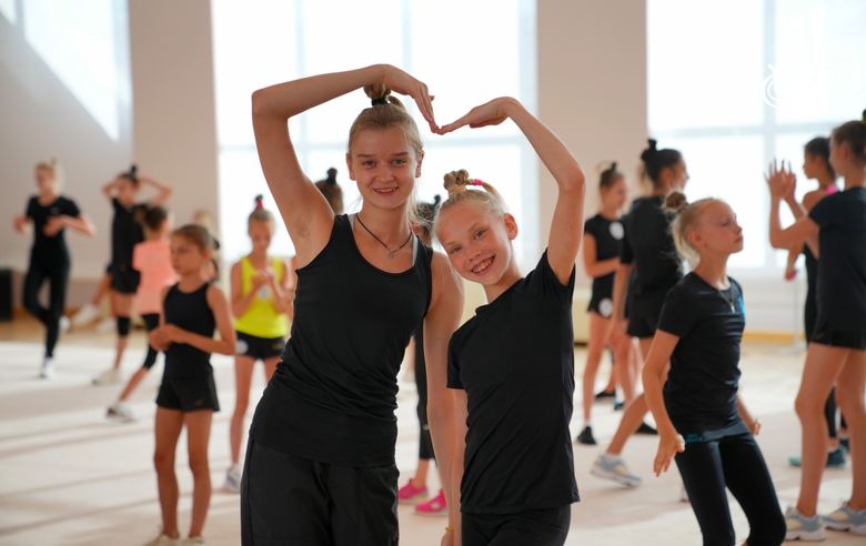 Александра Борисова и Ева Кононова во время мастер-класса Театра Аллы Духовой TODES