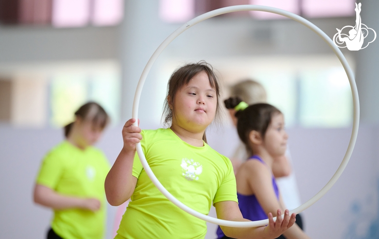 Участницы сборов во время тренировки