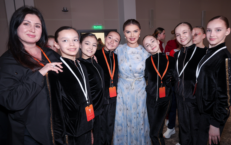 18 апреля 2025 года. Олимпийская чемпионка Алина Кабаева с участниками фестиваля «Алина»-2025