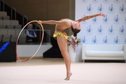 Гимнастка во время упражнения с обручем
