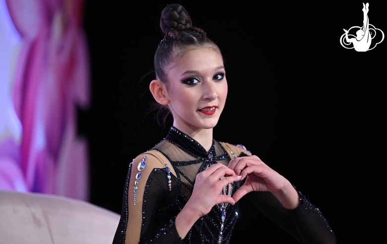 Николь Римарачин Диас после упражнения с булавами