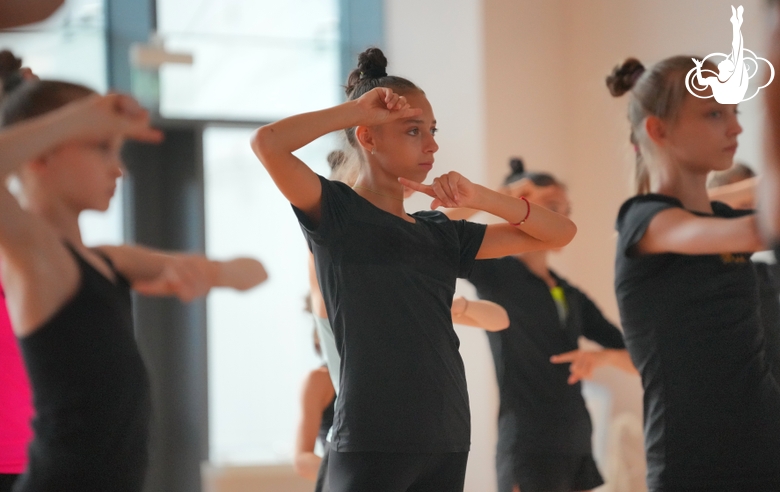 Гимнастки сборной России во время мастер-класса Театра Аллы Духовой TODES