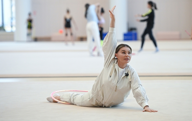 3 апреля 2024. Олимпийская чемпионка Алина Кабаева во время тренировки с воспитанницами Академии