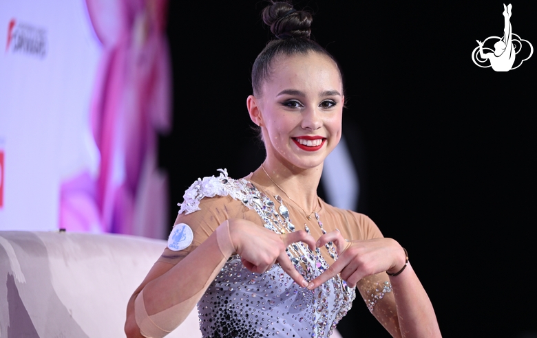 Мария Борисова после упражнения с обручем