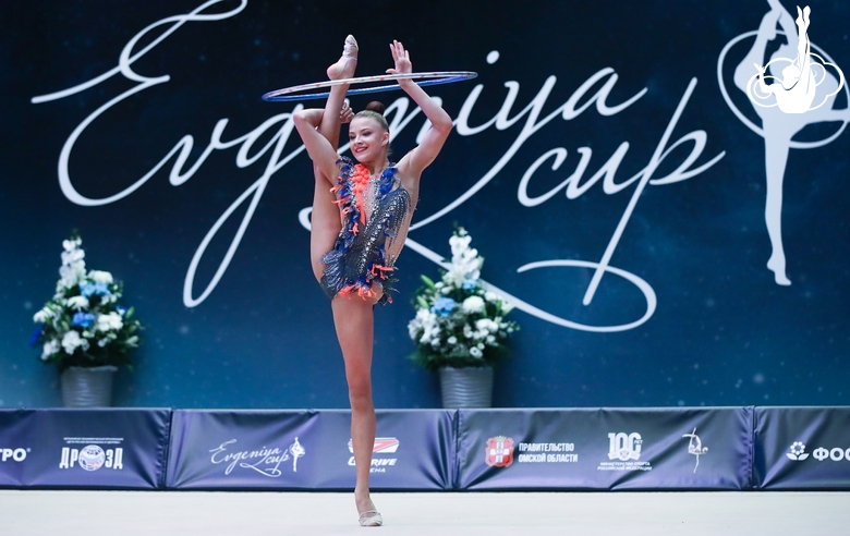 Елизавета Зорькина (Белоруссия) во время упражнения с обручем