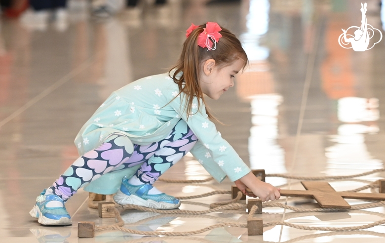 Гостья Академии на Дне открытых дверей в интерактивной зоне