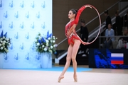 Анна Вакуленко во время выполнения упражнения с обручем на всероссийском турнире «Кубок "Небесная грация"»