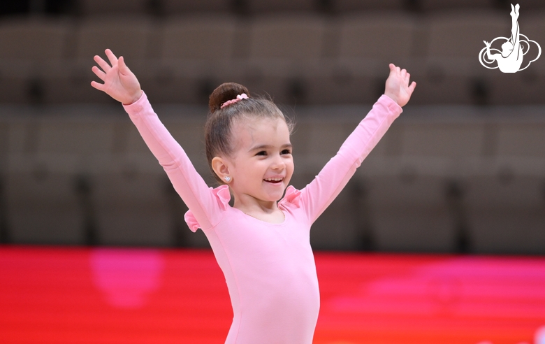 Юная гимнастка на турнире «мАлинка»