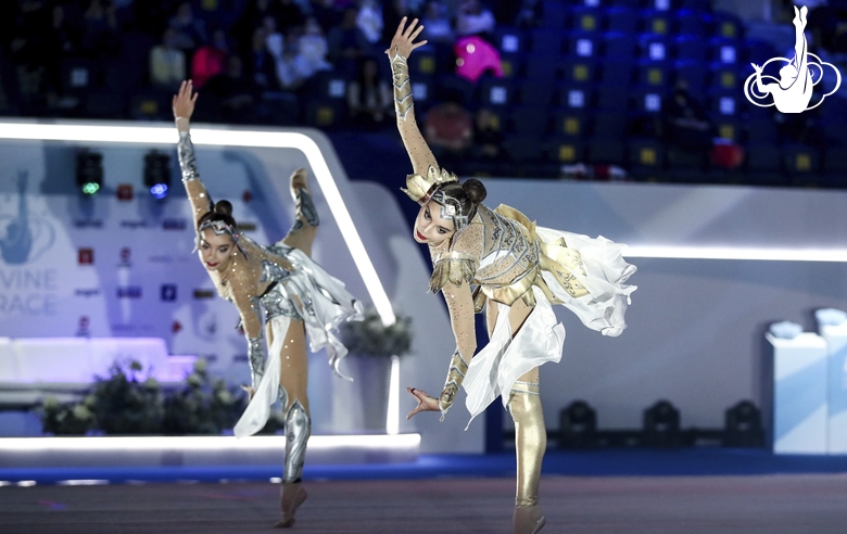 Показательный номер Арины и Дины Авериных на закрытии турнира «Небесная грация»-2021