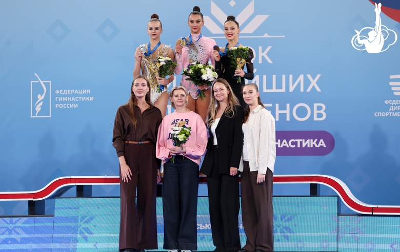 Пьедестал многоборья соревнований среди сениорок