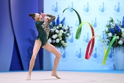 Гимнастка во время выполнения упражнения с лентой на всероссийском турнире «Кубок "Небесная грация"»
