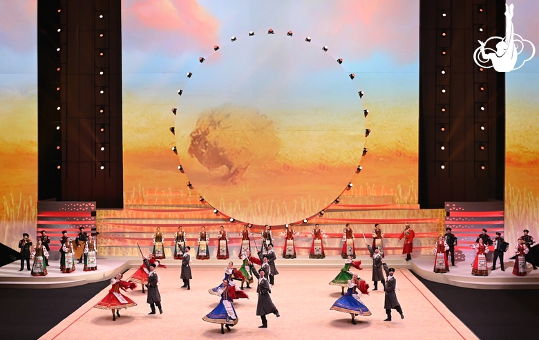 Кубанский казачий хор в номере «Встреча кубанских казаков»