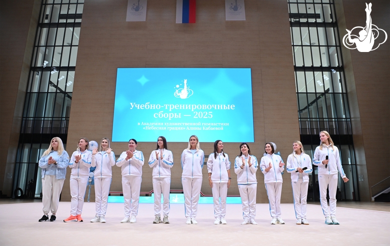 Специалисты Академии во время отчетного концерта