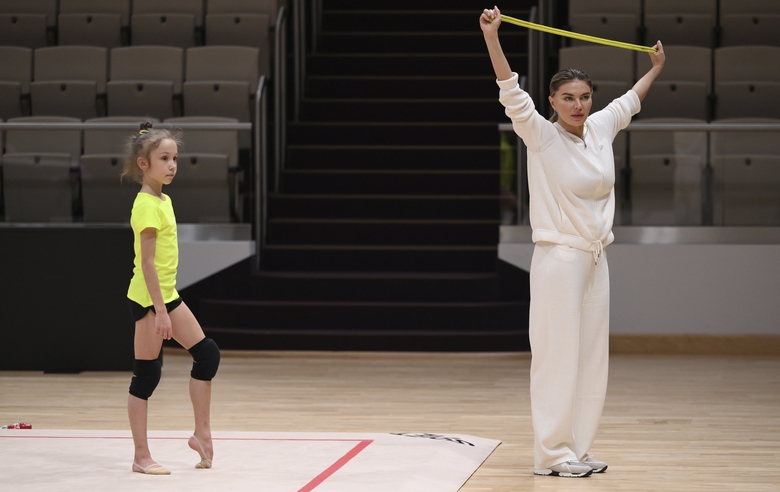 8 ноября 2024. Олимпийская чемпионка Алина Кабаева во время тренировки