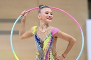 Кристина Боженко во время упражнения с обручем