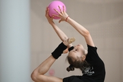 Яна Заикина во время упражнения с мячом