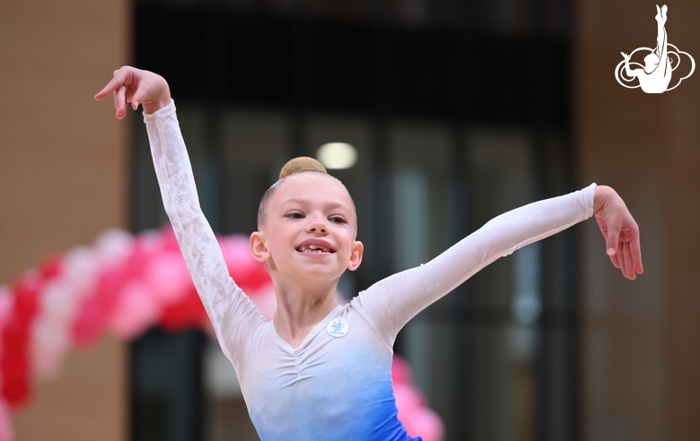Юная гимнастка на турнире «мАлинка»