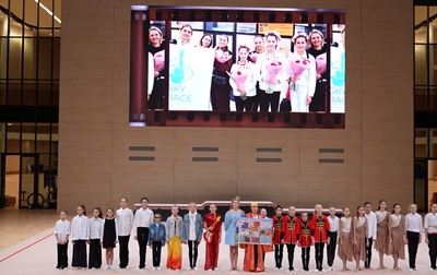 Творческий подарок для тренеров от гимнасток Академии