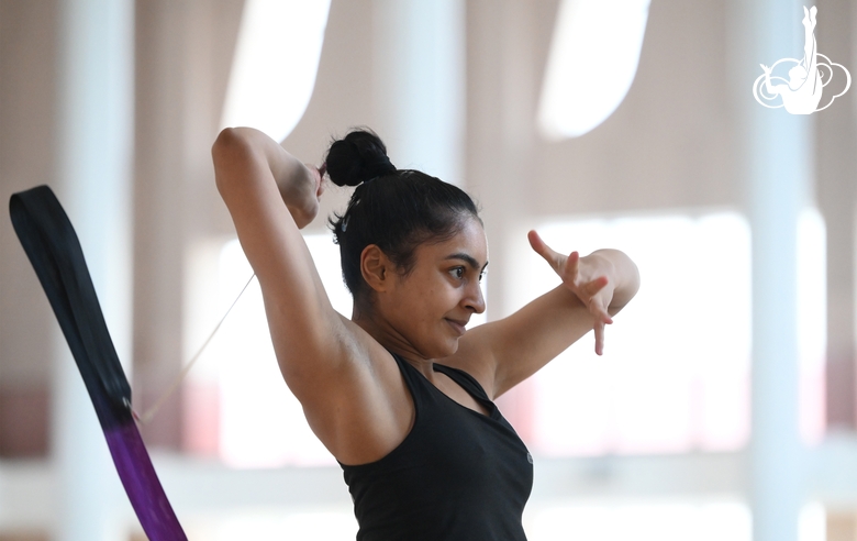 Гимнастка Кимая Карле во время тренировки в Академии