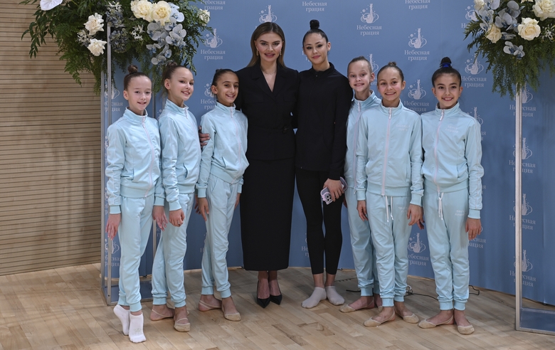 28 ноября 2024. Олимпийская чемпионка Алина Кабаева и участницы турнира для партнеров Международной Ассоциации клубов «Небесная грация»