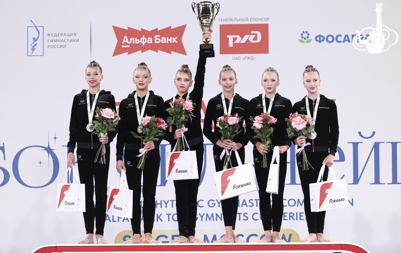 Групповички Нижнего Новгорода во время церемонии награждения