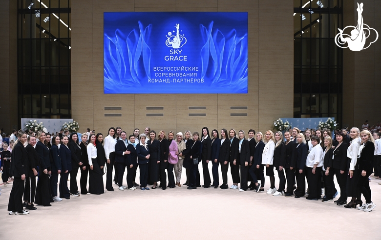 Олимпийская чемпионка Алина Кабаева, тренеры и судейский состав турнира для партнеров Международной Ассоциации клубов «Небесная грация»