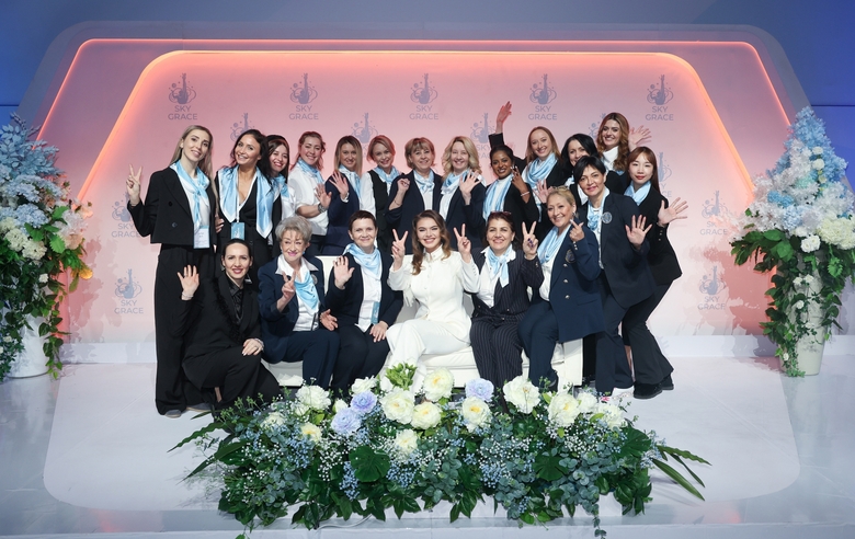17 декабря 2023 года. Олимпийская чемпионка Алина Кабаева вместе с судьями международного турнира «Небесная грация» — 2023