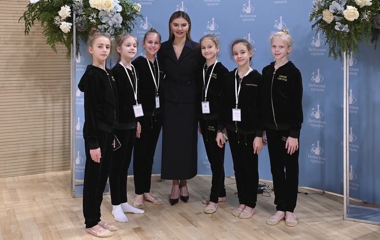 28 ноября 2024. Олимпийская чемпионка Алина Кабаева и участницы турнира для партнеров Международной Ассоциации клубов «Небесная грация»